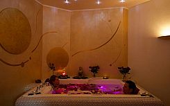  Der Preis ab 345,00 € gilt 
 pro Person im DZ 
 f&uuml;r 2 &Uuml;bernachtungen. 