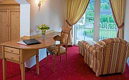 Panoramablick-Junior-Suite mit Whirlpoolwanne - Wellness- und Landhotel Prinz in 83454 Anger