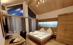 Alpenzauber-Junior-Suite-Design mit Whirlpoolwanne - Wellness- und Landhotel Prinz in 83454 Anger