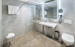 Badezimmer Komfort-Plus-Doppelzimmer - Göbels Vital Hotel Bad Sachsa in 37441 Bad Sachsa