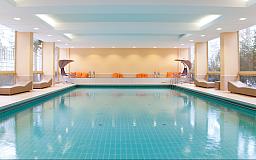 Schwimmbad - relexa hotel Bad Steben GmbH in 95138 Bad Steben