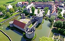 Luftaufnahme mit Schloss - Göbels Schlosshotel Prinz von Hessen in 36289 Friedewald
